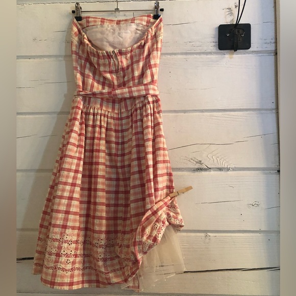 50ish style fit and flair strapless dress - Picture 2 of 14